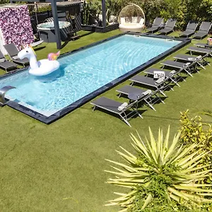 Eden - Centre-ville- Piscine Chauffee, Jacuzzi Et Sauna - Parking Prive 3*, Cassis Frankrijk